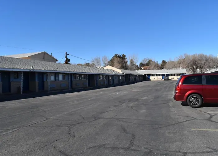 Motel: Travelodge By Wyndham Farmington